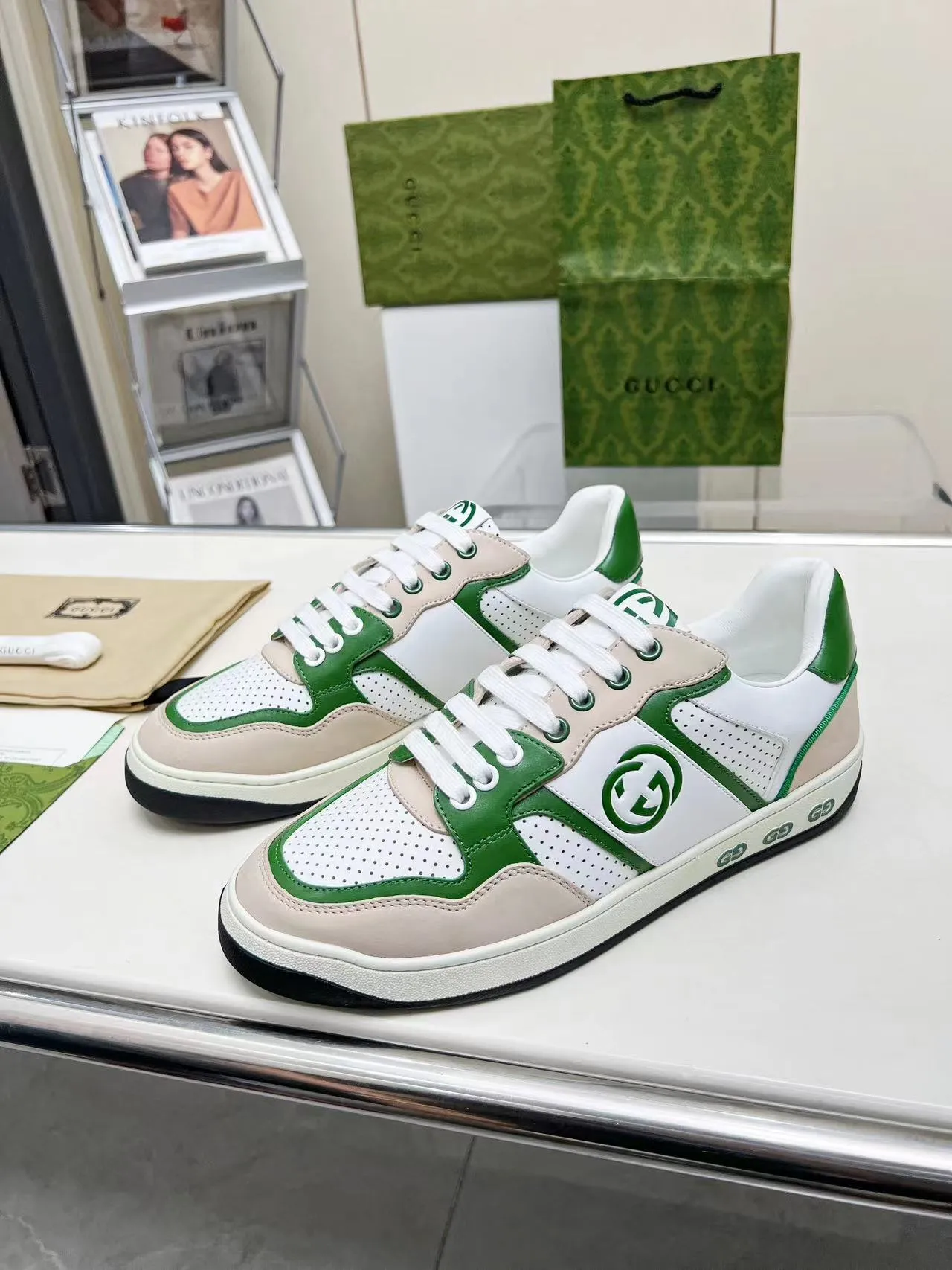 P620 💞💞Gucci G Home’s latest popular sports shoes, couple’s style, casual, retro white shoes 🌸🌸🌸 New popular series. The exquisite and compact interlocking double G logo romantically interprets the aesthetic concept of this series. Made of off-white leather, retro inspiration is cleverly blended into the sneaker design to reinterpret the brand logo. Exquisitely packaged at the delivery counter 🛍📦 ▪️Fabric: Original custom-made imported first-layer cowhide leather ▪️Lining: Original custom-made imported cowhide lining ▪️Outsole: Original molded two-color TPU outsole ▪️Size: Women's 35-40 / Men's 39-45
